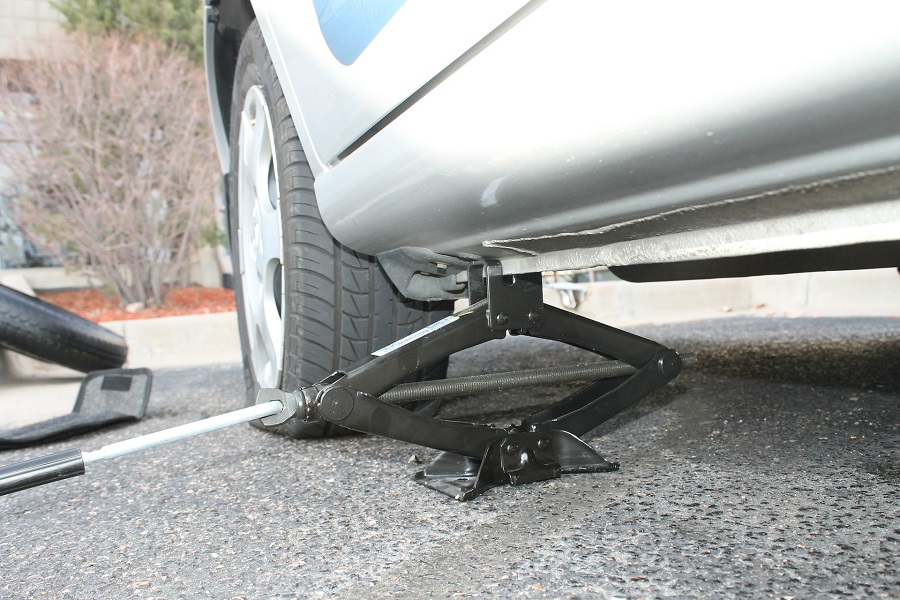 Mobile Flat Tire Repair With Manual Lift